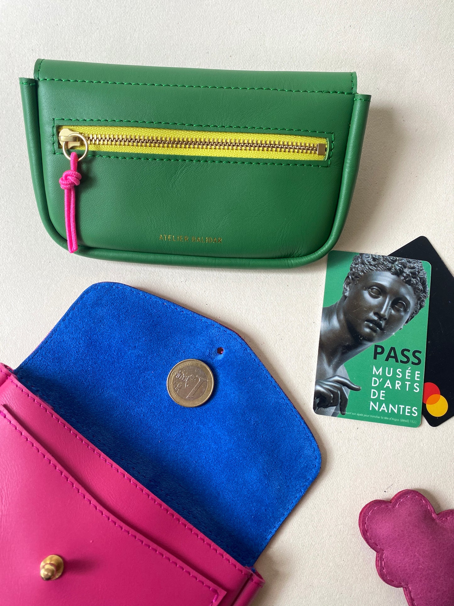 Portefeuille en cuir coloré fabriqué à Nantes