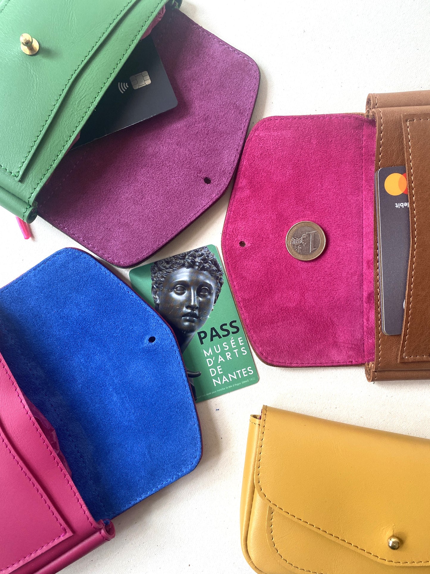 Portefeuille en cuir coloré fabriqué à Nantes