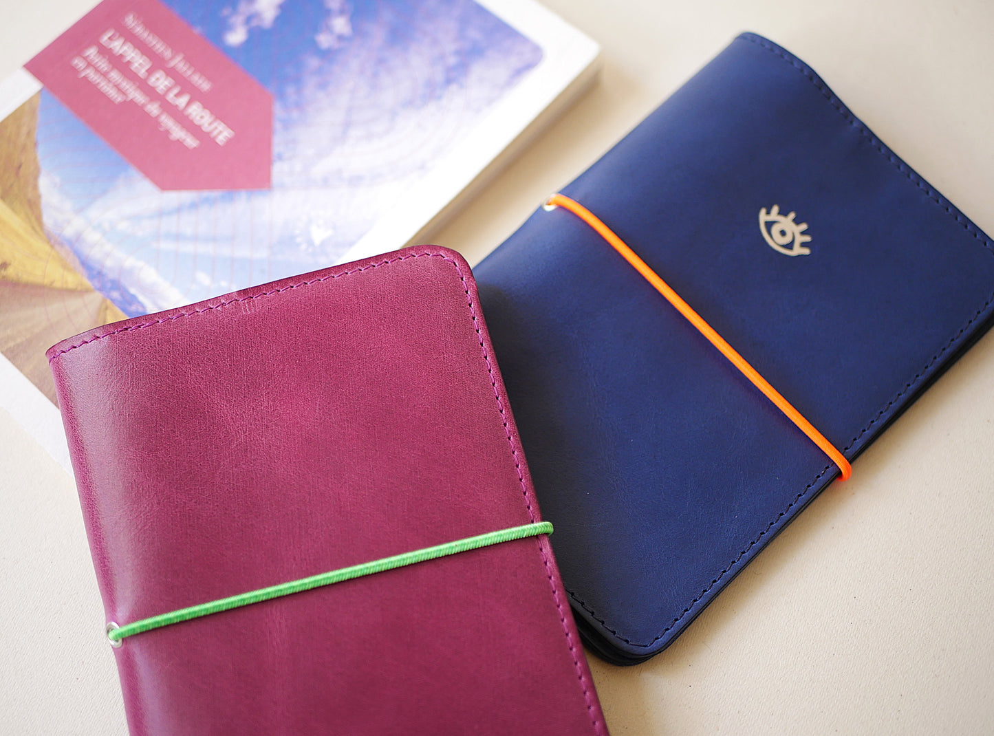Protège-passeport en cuir personnalisable