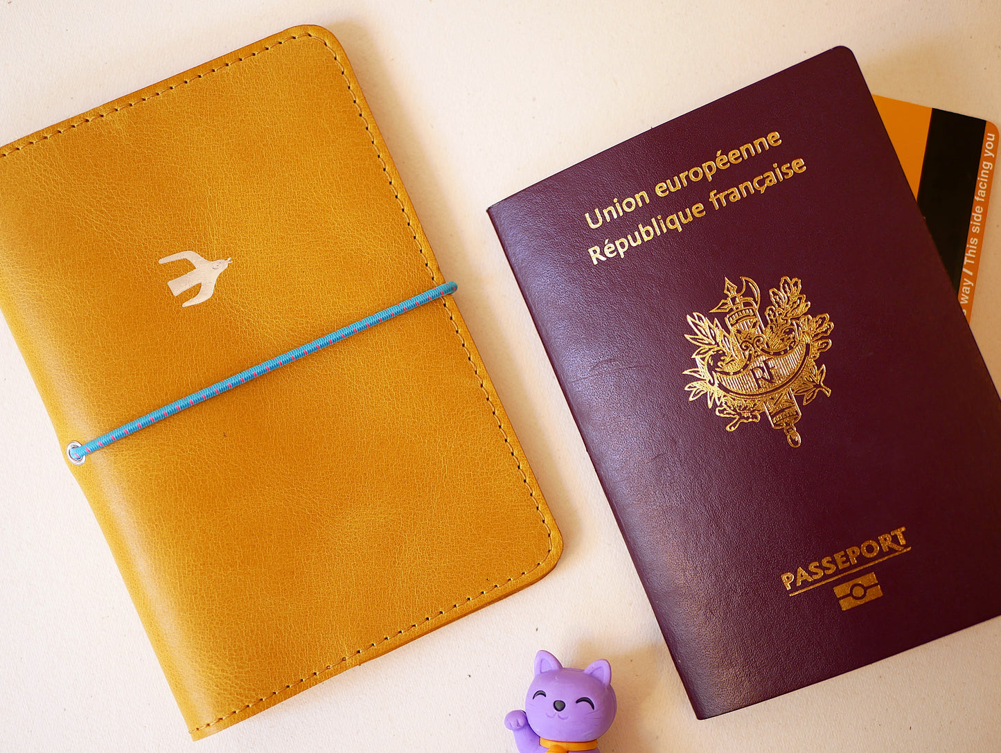 Protège-passeport en cuir personnalisable